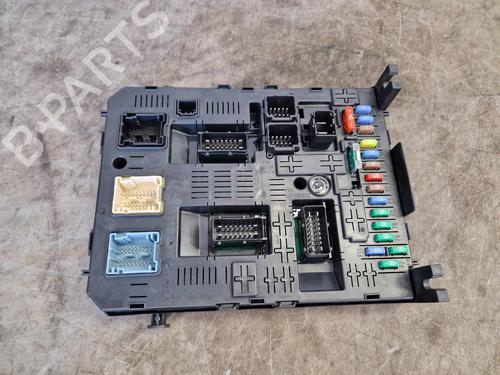 Used Fuse box Fuse box 38557712 38557712