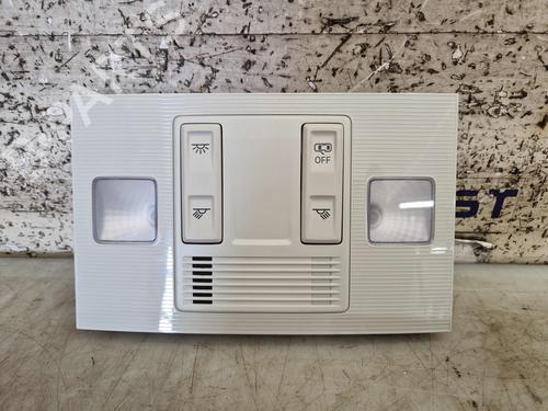 Używane Lampa oświetlenia wnętrza VW POLO VI (AW1, BZ1, AE1) 1.0 MPi (80 hp) 30269983