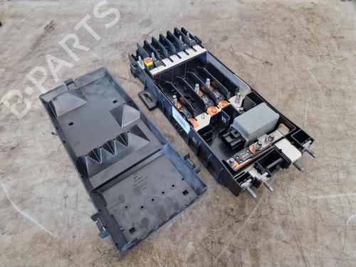 Used Fuse box Fuse box 37601802 37601802