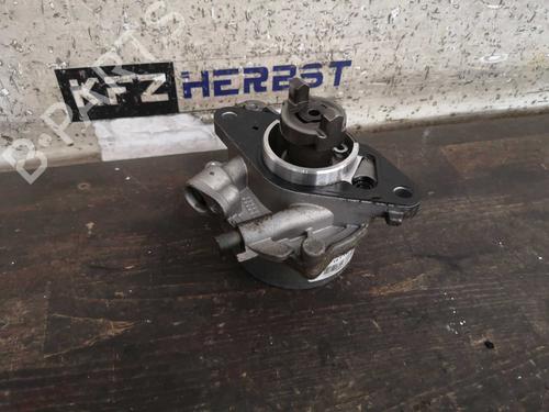 Used Vacuum pump FIAT 500L (351_, 352_) 1.3 D Multijet (199.LYM11, 199.LYM1A) (95 hp) 24923774