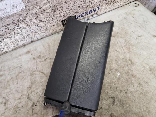Used Armrest / Center console Armrest / Center console MERCEDES-BENZ C-CLASS (W205) C 180 BlueTEC / d (205.036) (116 hp) 33736910 33736910