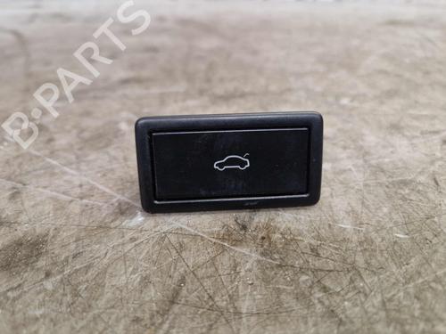 switch-vw-t-roc-a11-d11-2017-33736846 main image