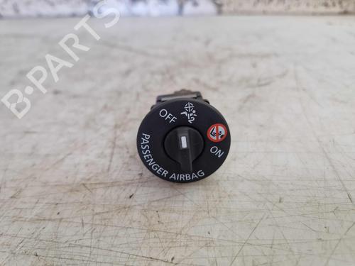 Switch RENAULT MEGANE IV Hatchback (B9A/M/N_) 1.5 dCi 110 (B9A3) | BP29324821I30 