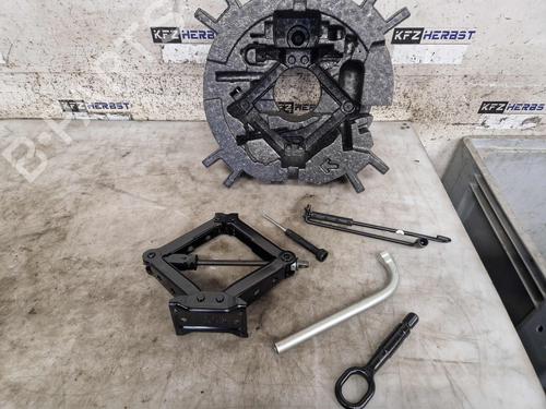 Used Jack Kit SKODA OCTAVIA III Combi (5E5, 5E6) 2.0 TDI RS (184 hp) 32256416