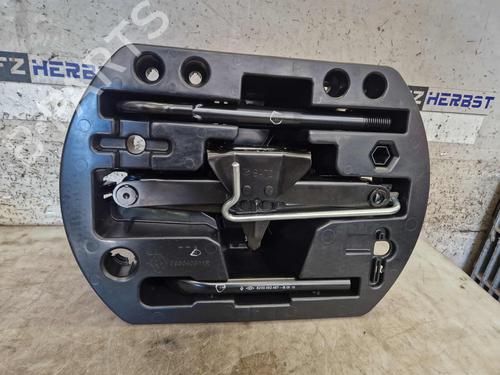 Kit pneu suplente Kit pneu suplente RENAULT CAPTUR I (J5_, H5_) 0.9 TCe 90 (90 hp) 34504437 34504437