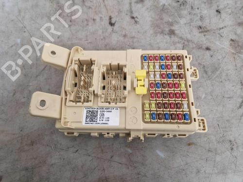 Used Fuse box Fuse box 39211198 39211198