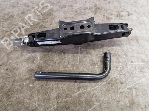 Used Jack Kit Jack Kit DACIA SANDERO II TCe 90 (B8M1, B8MA, B8AC) (90 hp) 33237141 33237141