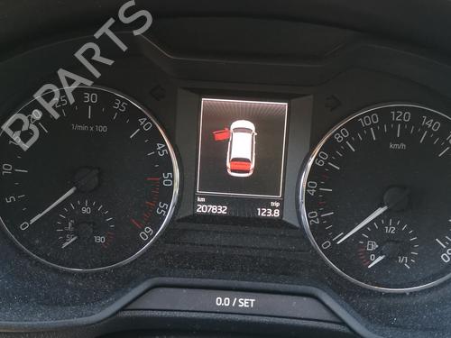 Used Instrument cluster Instrument cluster SKODA OCTAVIA III Combi (5E5, 5E6) 1.6 TDI (105 hp) 33819357 33819357