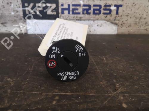 switch-opel-corsa-e-x15-2014-32017574 main image