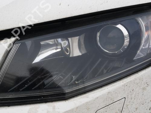 Faro izquierdo SKODA OCTAVIA III Combi (5E5, 5E6) 2.0 TDI RS (184 hp) 31711015