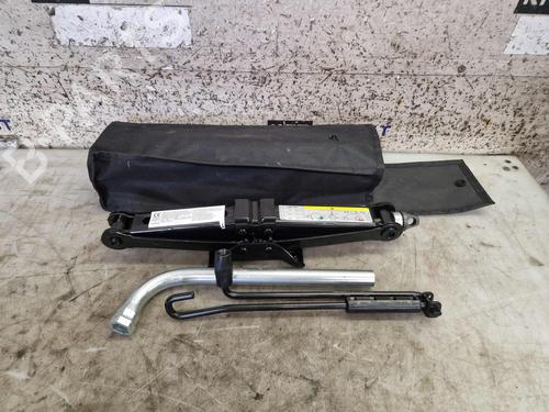 Used Jack Kit Jack Kit VW T-ROC (A11, D11) 1.0 TSI (116 hp) 33736870 33736870