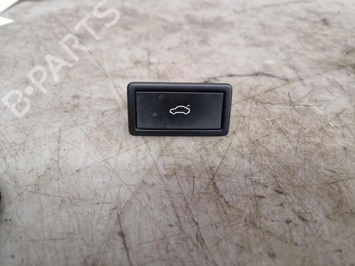 switch-vw-passat-b8-variant-3g5-cb5-2014-32435879 main image