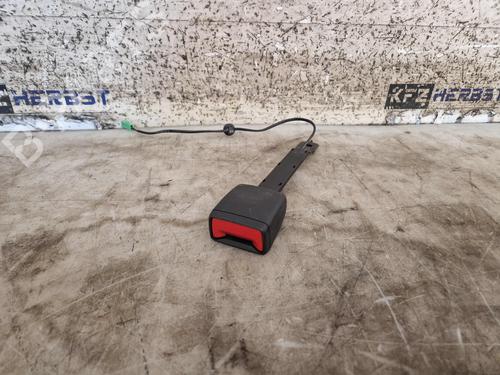 Venstre foran beltestrammer Venstre foran beltestrammer VW TOURAN (5T1) 2.0 TDI (150 hp) 39738143 39738143
