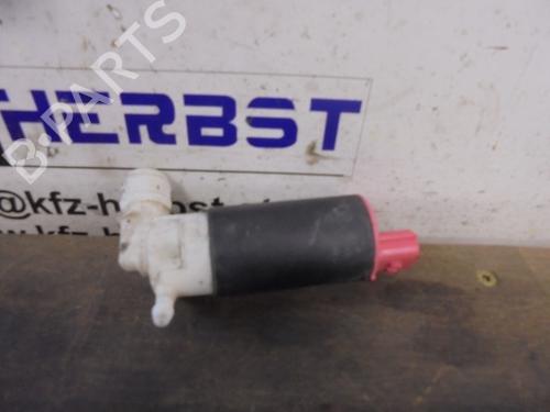 Used Washer pump TOYOTA YARIS (_P1_) 1.0 (SCP10_, SCP10R) (68 hp) 13067346