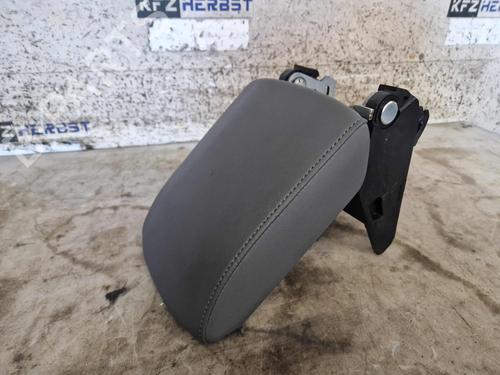 Used Armrest / Center console Armrest / Center console 39528270 39528270
