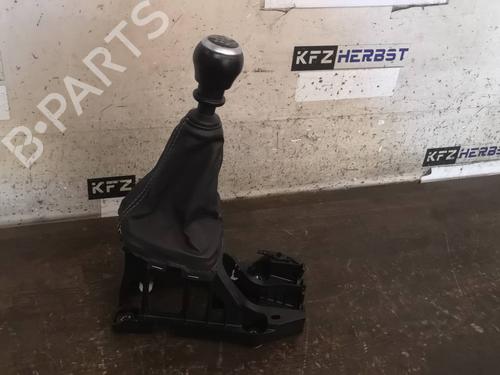 Used Gear lever TOYOTA AURIS Estate (_E18_) 1.6 D4-D (WWE185_) (112 hp) 12876844