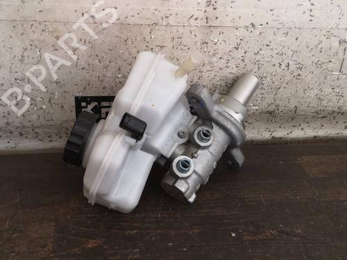 Used Brake master cylinder BMW X1 (F48) xDrive 18 d (150 hp) 12879125