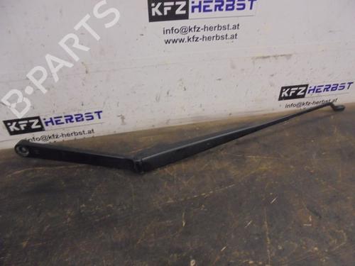 Used Front windshield wiper arm NISSAN X-TRAIL I (T30) 2.2 Di 4x4 (114 hp) 13067457