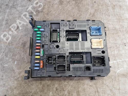 Used Fuse box Fuse box 38535108 38535108