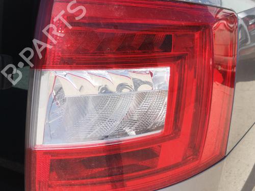Used Right taillight Right taillight SKODA OCTAVIA III Combi (5E5, 5E6) 1.6 TDI (105 hp) 33819365 33819365