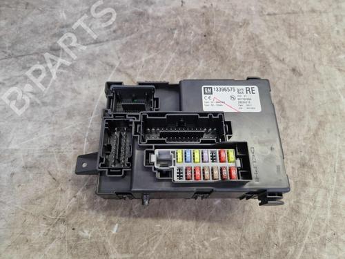 Used Fuse box Fuse box 37797000 37797000