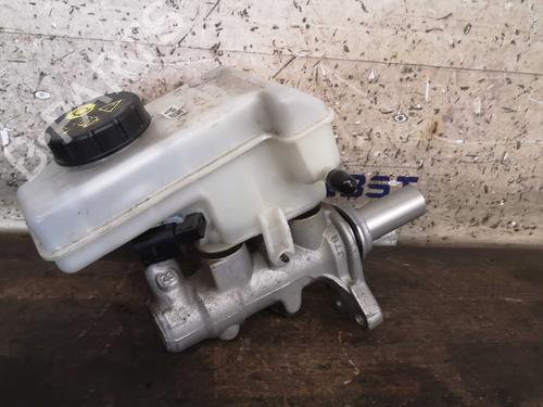 Used Brake master cylinder SKODA KAROQ (NU7, ND7) 1.6 TDI (115 hp) 22288436