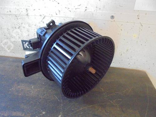 Heater blower motor AUDI A4 B9 (8W2, 8WC) 1.4 TFSI 4M1820021