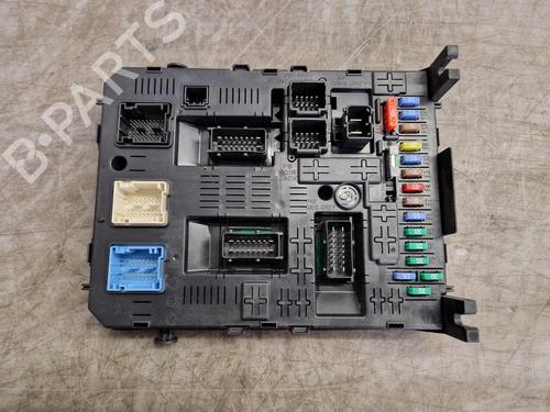 Used Fuse box PEUGEOT 3008 I MPV (0U_) 1.6 HDi (112 hp) 25827898