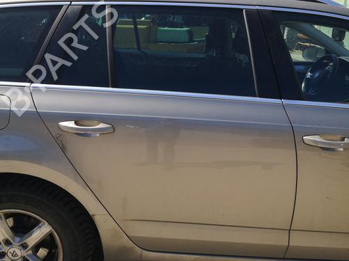 Used Right rear door Right rear door SKODA OCTAVIA III Combi (5E5, 5E6) 1.6 TDI (105 hp) 33819374 33819374