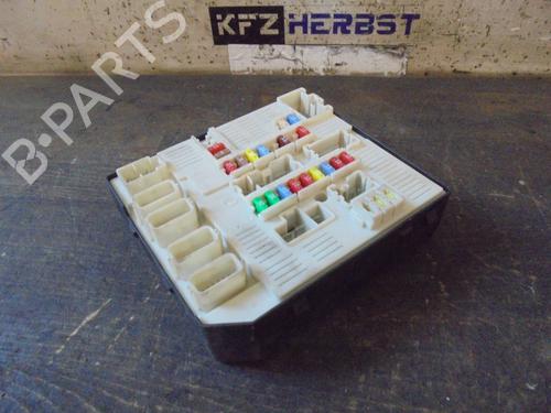 Used Fuse box RENAULT LAGUNA III (BT0/1) 2.0 16V Turbo (170 hp) 12889418