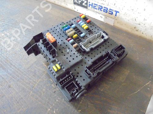 Fuse box VOLVO V70 II (285) 2.4 30786648