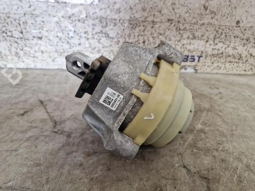 Used Engine mount BMW 7 (G11, G12) 740 e, Le (326 hp) 29912600