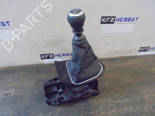 Used Gear lever TOYOTA AURIS Estate (_E18_) 1.2 (NRE185_, NRE185R, NRE185H) (116 hp) 12871574