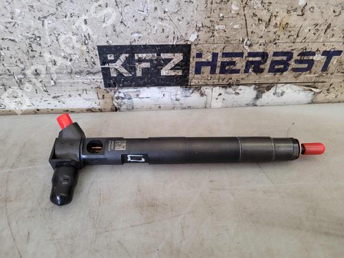 Used Injector MERCEDES-BENZ C-CLASS (W205) C 220 BlueTEC / d (205.002, 205.004) (170 hp) 24923876