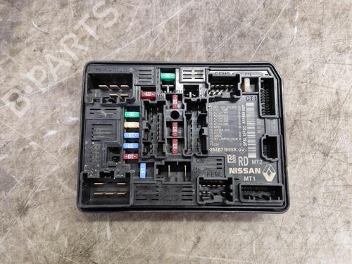 Caixa de fusíveis DACIA SANDERO III 1.0 TCe 110 (110 hp) 31640498