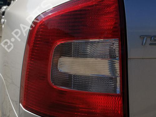 Venstre baglygte SKODA OCTAVIA II Combi (1Z5) 1.4 TSI (122 hp) 32989910