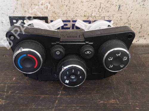 AC Styreenhet / Manøvreringsenhet CHEVROLET AVEO Hatchback (T300) 1.2 (86 hp) 13437051