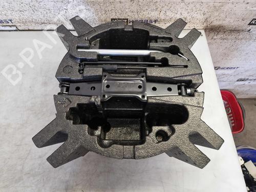 Used Jack Kit SKODA OCTAVIA III Combi (5E5, 5E6) 2.0 TDI (150 hp) 27638002
