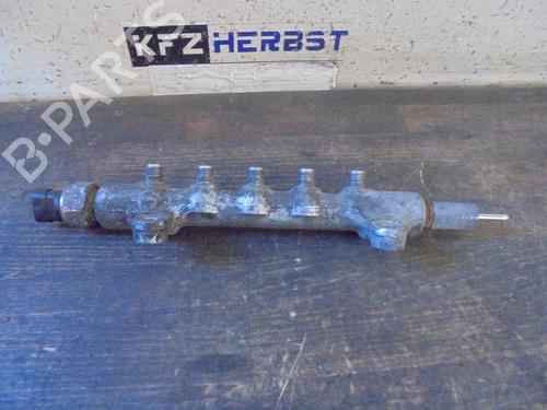 Used Injection rail TOYOTA COROLLA Verso (ZER_, ZZE12_, R1_) 2.2 D-4D (AUR10_, AUR10R) (136 hp) 13068557