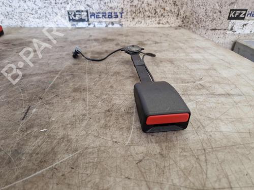 front-right-seatbelt-renault-megane-iv-hatchback-b9amn_-2015-33122364 main image