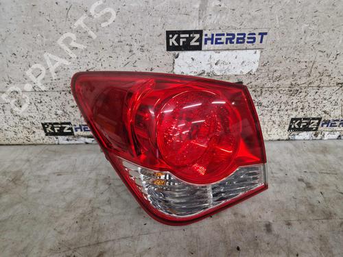 Feu arrière gauche CHEVROLET CRUZE (J300) 1.7 D (131 hp) 32017936