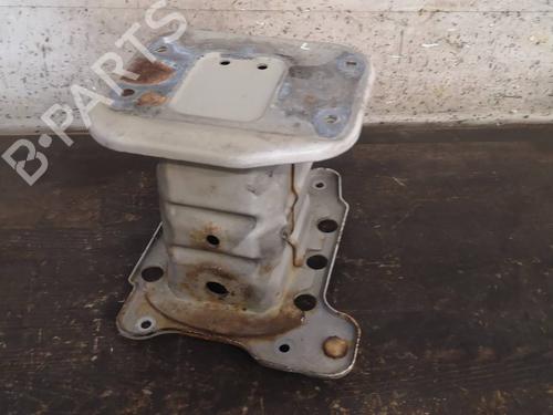 Używane Mocowanie zderzaka przedniego OPEL ANTARA A (L07) 2.2 CDTi 4x4 (163 hp) 13070007