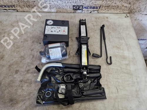 Used Jack Kit AUDI A3 Sportback (8VA, 8VF) 30 TDI (115 hp) 30293635