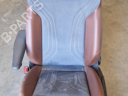 left-front-seat-vw-id4-e21-2020-38557686 main image
