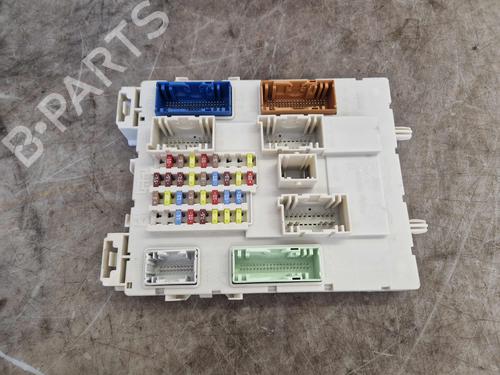 Used Fuse box Fuse box 38535156 38535156