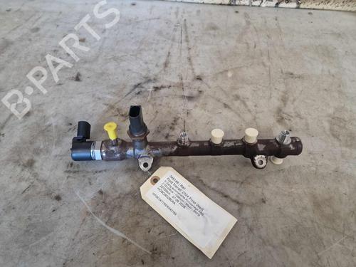 Used Injection rail Injection rail 39211078 39211078