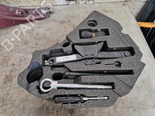 Used Jack Kit OPEL CROSSLAND X / CROSSLAND (P17, P2QO) 1.2 (75) (110 hp) 32862990