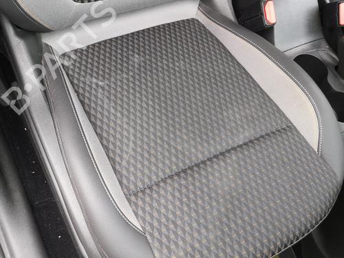 Right front seat OPEL CROSSLAND X / CROSSLAND (P17, P2QO) 1.2 (75) | BP29588054C16 