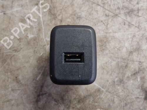 switch-opel-corsa-e-x15-2014-32231531 main image