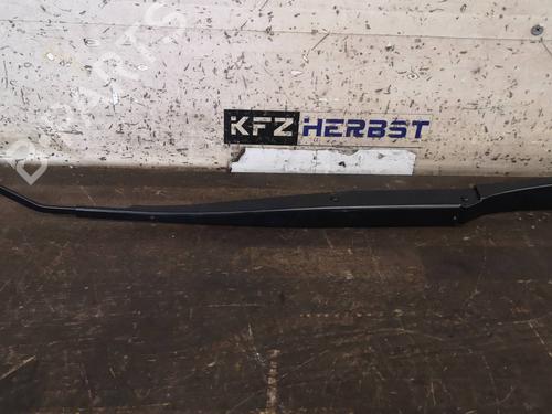 Used Front windshield wiper arm KIA SPORTAGE III (SL) 2.0 CRDi AWD (136 hp) 13070461
